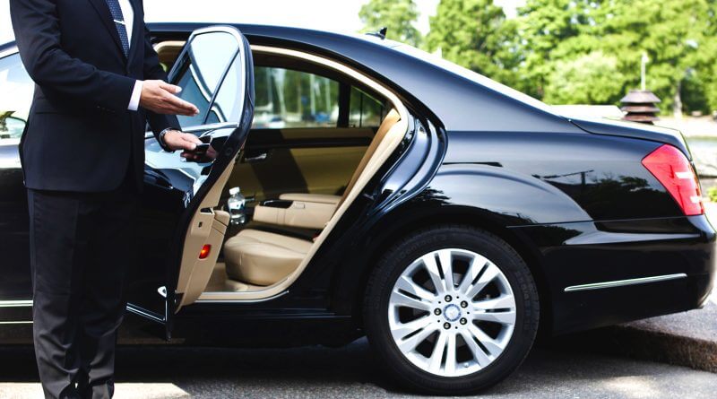 How To Choose Luxury Limo For Business Trips