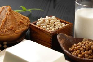 Reasons to Include Soy Milk In Skincare Routine