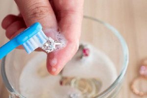 DIY Methods to Clean Gold Jewellery at Home