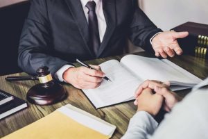 Business Litigation Lawyer 