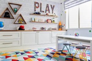 Ways to Decorate Large Blank Walls during Festivals  