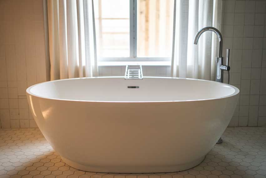 Oval Freestanding Tubs and the Bathroom Layouts They Work Best In